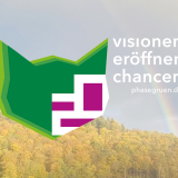 20 Jahre phase grün. Das Katzenlogo zum 20. Jubiläum ist zu sehen, mit dem Slogan "Visionen eröffnen Chancen". Im Hintergrund ist ein Regenbogen zu sehen.